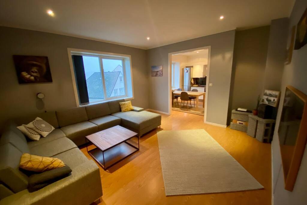 Nice And Central Apartment In Quiet Area Alesund Exterior photo