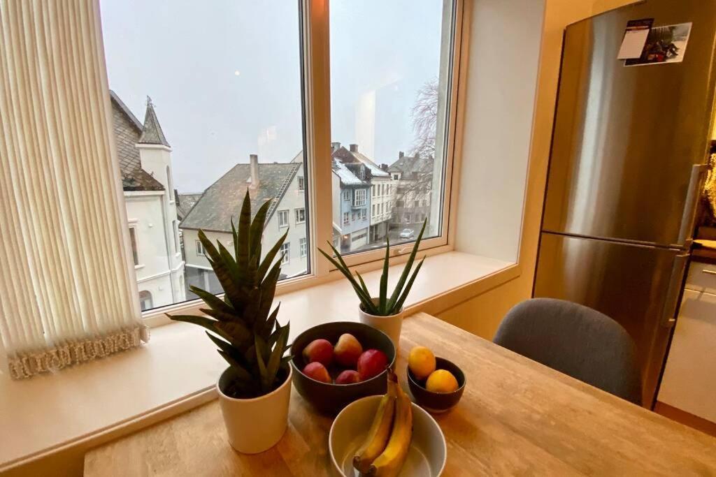 Nice And Central Apartment In Quiet Area Alesund Exterior photo